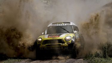americateve | El espa&ntilde;ol Joan "Nani" Roma durante la primera etapa del Rally Dakar entre Rosario y San Luis, Argentina, el domingo 5 de enero de 2014. (AP Foto/Victor R. Caivano)