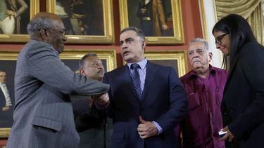 Venezuela: Regresan a su casa a líder Leopoldo López