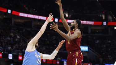 Cavaliers superan a Clippers en tiempo extra