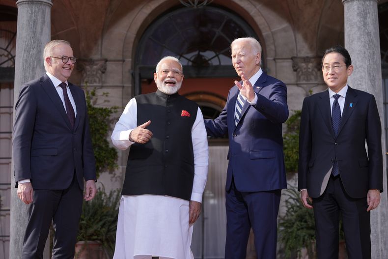 El entonces presidente estadounidense Joe Biden con (de izq a der): el primer ministro australiano Anthony Albanese, el primer ministro indio Narendra Modi y el primer ministro japonés Fumio Kishida, en Claymont, Delaware, el 21 de septiembre del 2024. (AP foto/Mark Schiefelbein)