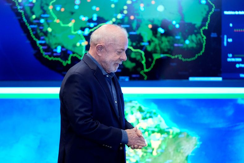 El presidente brasileño Luiz Inácio Lula da Silva llega al Observatorio Regional de la Amazonía de la Organización del Tratado de Cooperación Amazónica (OCTA), en Brasilia, Brasil, el jueves 11 de junio de 2026. (Foto AP/Eraldo Peres)