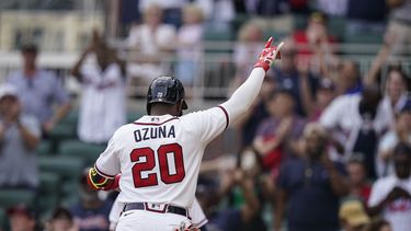 Ozuna y Riley encienden ataque que da triunfo a Bravos