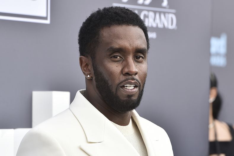 ARCHIVO - El magnate de la música y empresario Sean Diddy Combs llega a los Premios Billboard el 15 de mayo de 2022, en Las Vegas. (Foto Jordan Strauss/Invision/AP, archivo)
