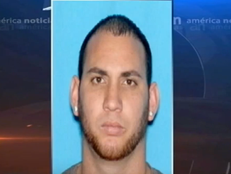 El hombre sospechoso de acuchillar en Hialeah a dos mujeres, una de ellas su ex esposa fue arrestado y literalmente sacado del agua cuando pretendía huir hacia Cuba.