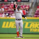 Joc Pederson, de los Gigantes de San Francisco, festeja luego de batear un doble productor ante los Rojos de Cincinnati, el martes 18 de julio de 2023 (AP Foto/Aaron Doster)