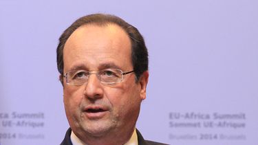 americateve | El presidente franc&eacute;s Francois Hollande en una rueda de prensa en la reuni&oacute;n cimera de la UE-Africa en Bruselas el mi&eacute;rcoles 2 de abril del 2014. (Foto AP/Yves Logghe)