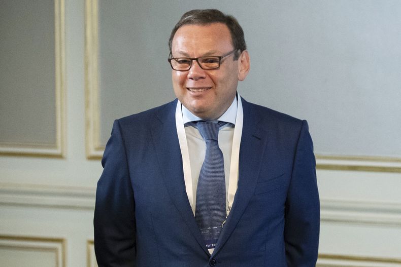 En esta imagen de de archivo, el empresario ruso cofundador del Grupo Alfa, Mikhail Fridman, asiste a una conferencia de prensa de la fundación israelí Keren Hayesod en Moscú, Rusia, el 17 de septiembre de 2019. (AP Foto/Pavel Golovkin, archivo)