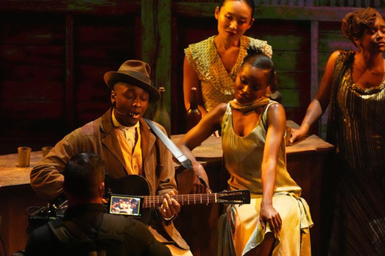 Miles Caton, en el extremo izquierdo, interpreta I Lied to You de Sinners junto a Jayme Lawson, Li Jun Li y Wunmi Mosaku durante los Oscar, el domingo 15 de marzo de 2026, en el Teatro Dolby de Los Ángeles. (Foto AP/Chris Pizzello)