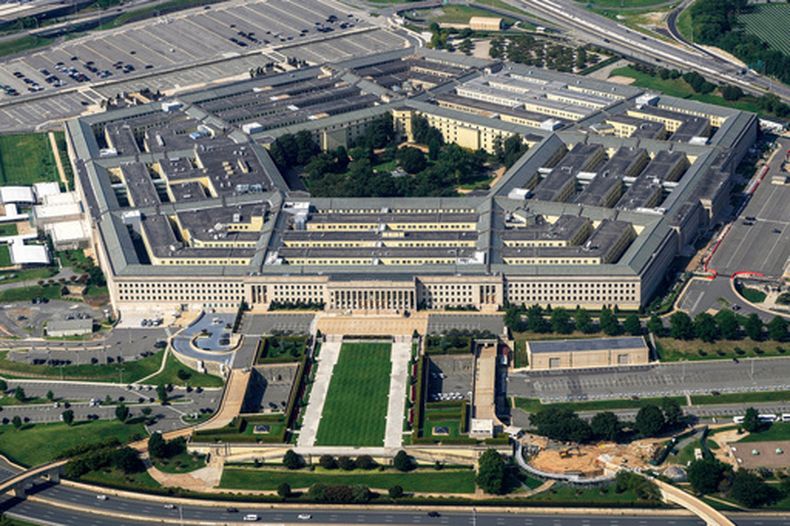 ARCHIVO - Imagen del Pentágono desde la ventana de un avión, el 27 de agosto de 2023, en Washington. (Foto AP/Carolyn Kaster, archivo)