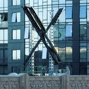 Un letrero de X casi completo en la parte superior del edificio que alberga las oficinas de la compañía, anteriormente conocida como Twitter, en el centro de San Francisco, el viernes 28 de julio de 2023. (AP Foto/Noah Berger)