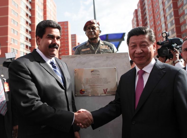 La caída de los precios del petróleo y una escasez de efectivo han desatado temores de una cesación de pagos en Venezuela, pero el país con los mayores problemas económicos de América del Sur se ha percatado que cuenta con un aliado vital: China.