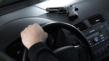 Una mujer es víctima de un carjacking en una gasolinera en Bayamón
