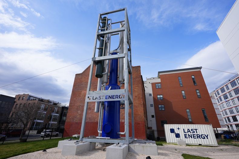 Un prototipo de microrreactor de la compañía Last Energy es exhibido el martes 25 de marzo de 2025, en Washington. (AP Foto/Pablo Martinez Monsivais)