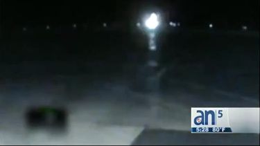 americateve | Vídeo de seguridad capta el momento en que un avión con 50 personas se estrella en una ciudad al este de Moscú.