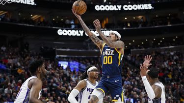 Clarkson brilla con 45 puntos; Jazz vence a Kings