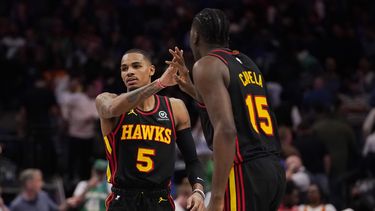 Young y Hawks vencen a Doncic y Mavs