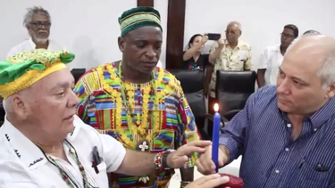 sacerdotes ifa regalan un resguardo religioso a diaz-canel