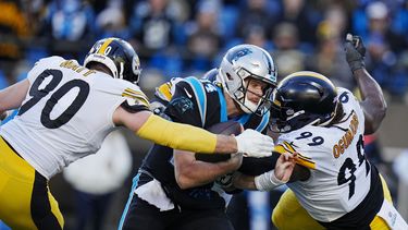 Steelers golpean esperanzas de playoffs de Panthers
