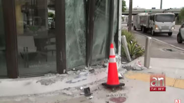 mujer muere en accidente donde chofer de un ford mustang se dio a la fuga