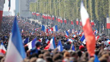video: desfile de la victoria en paris para celebrar triunfo de francia en el mundial rusia 2018