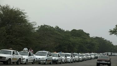 Escasez de gasolina podría agudizar la crisis en Venezuela