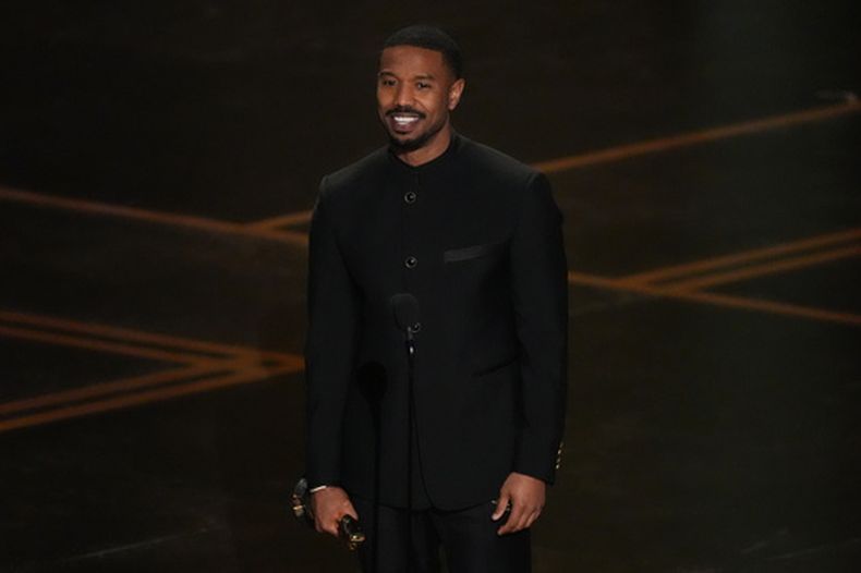 Michael B. Jordan recibe el premio al mejor actor por Sinners en los Oscar el domingo 15 de marzo de 2026 en el Teatro Dolby de Los Ángeles. (Foto AP/Chris Pizzello)
