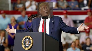 Trump criticó a EEUU, pero dice que críticos odian al país