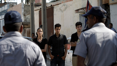 acosada por la seguridad del estado, paya denuncia el incidente a la policia