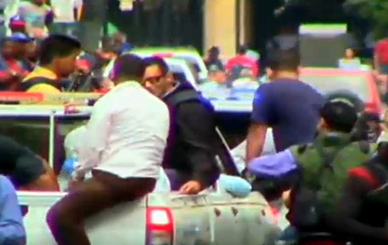 Los arrestos ocurrieron en un complejo de edificios construidos en la llamada Misión Vivienda, creada por Hugo Chávez. También hubo más detenciones de colectivos.