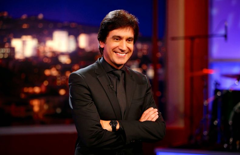 Desde el corazón de Hollywood llega este lunes un divertido programa a la pantalla de AméricaTeve. Monólogos para disfrutar en familia con historias que nos harán identificar. Acido, ingenioso, amigable e imperdible!