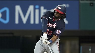 Bell brilla con el bate; Nacionales superan a Rangers