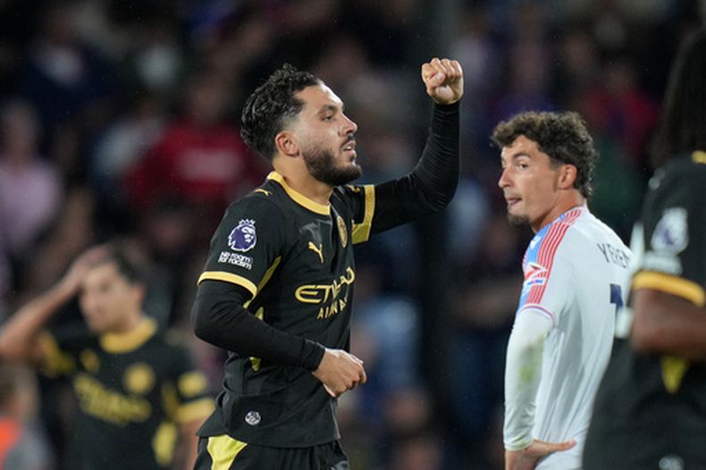 Rayan Cherki del Manchester City celebra su segundo gol en el encuentro de la Liga Premier ante el Crystal Palace el viernes 28 de agosto del 2026. (AP Foto/Kin Cheung)