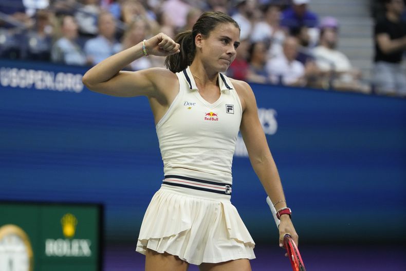 Emma Navarro reacciona tras vencer a Coco Gauff en los octavos de final del Abierto de Estados Unidos, el domingo 1 de septiembre de 2024, en Nueva York. 2024. (AP Foto/Pamela Smith)