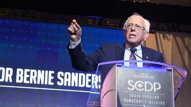 Sanders y legisladoras propondrán cancelar deuda estudiantil