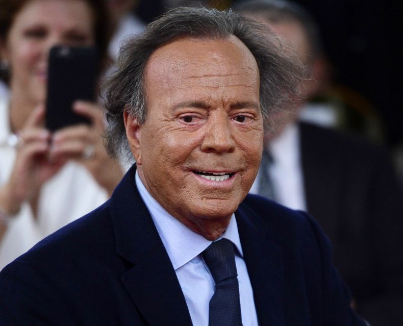 ESP-MUS_JULIO_IGLESIAS-DEMANDA-0.jpg