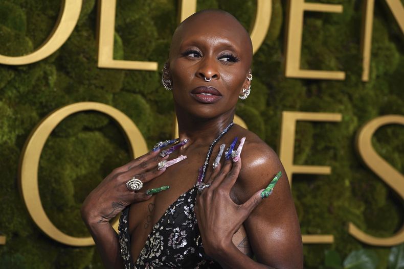Cynthia Erivo llega a la 82ª edición de los Globos de Oro el domingo 5 de enero de 2025 en el Beverly Hilton de Beverly Hills, California. (Foto Jordan Strauss/Invision/AP)