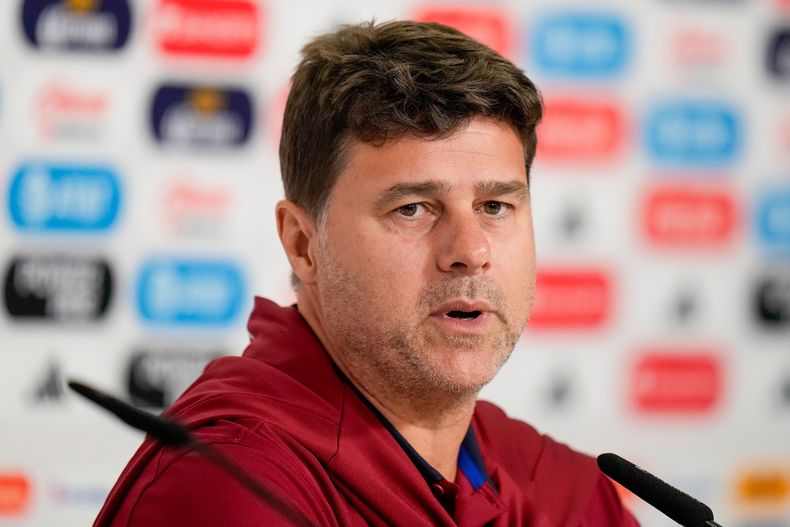 ARCHIVO - El argentino Mauricio Pochettino, entrenador de Estados Unidos, habla en una conferencia de prensa en Guadalajara, México, el 14 de octubre de 2024 (AP Foto/Eduardo Verdugo, archivo)