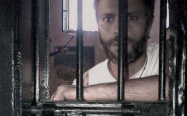 El dirigente antichavista está aislado en la cárcel de Ramo Verde, donde permanecerá mientras se desarrolla el juicio en su contra por supuesta incitación a la violencia. En las dos imágenes filtradas, se lo ve desmejorado físicamente