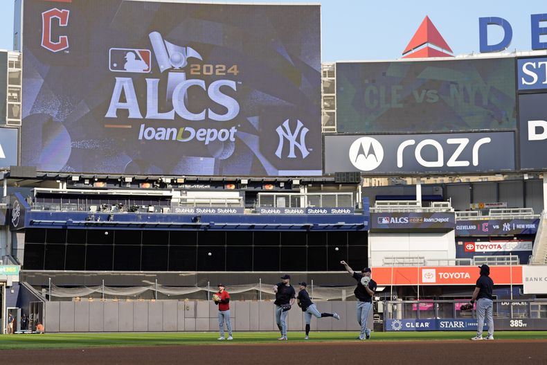 Los jugadores de los Guardianes de Cleveland entrenan el domingo 13 de octubre de 2024 en Nueva York, antes del Juego 1 de la Serie de Campeonato de la Liga Americana. (AP Foto/Godofredo Vásquez)