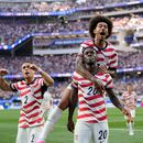 Folarin Balogun, de Estados Unidos, festeja tras anotar el tercer tanto de su selección ante Paraguay, en un partido mundialista realizado el viernes 12 de junio de 2026 en Los Ángeles (AP Foto/Andre Penner)