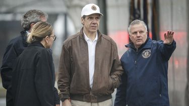 Mano firme de Cuomo ante virus y su gran contraste con Trump