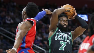 Boston vence a Pistons que se mete en problemas de faltas