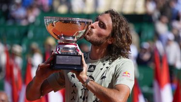 Tsitsipas defiende su título en Montecarlo