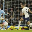 Alvarez ayuda al City, que se acerca al líder Arsenal