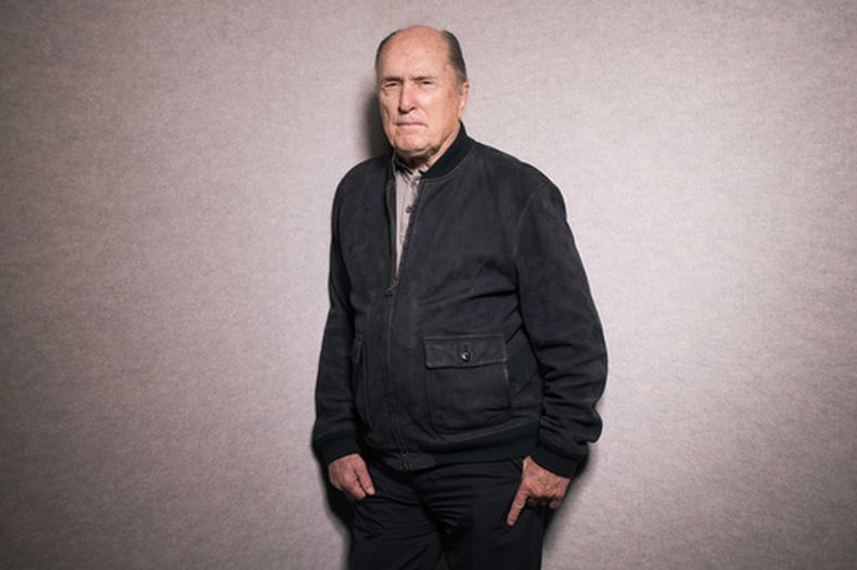 ARCHIVO - Robert Duvall posa para un retrato durante una entrevista en Los Ángeles el 5 de junio de 2015. (Foto Casey Curry/Invision/AP, archivo)