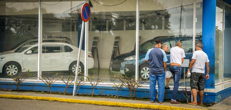 La agencia de automóviles Peugeot, en Vía Blanca y Primelles, una populosa zona de La Habana.
