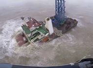 rescatan a 4to tripulante tras naufragio cerca de hong kong