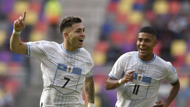 Anderson Duarte de Uruguay celebra tras anotar en el partido contra Gambia por los octavos de final del Mundial Sub20 en el estadio Madre de Ciudades de Santiago del Estero, Argentina, el jueves 1 junio, 2023. (AP Foto/Gustavo Garello)