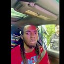 En la imagen, tomada de un video de teléfono celular y proporcionada por el bufete de Harry M. Daniels vía TMX, se ve a William McNeil Jr. en su auto antes de que un policía rompiera la ventana en una parada de tráfico, el 19 de febrero de 2025, en Jacksonville, Florida. (Bufete de Harry M. Daniels/TMX vía AP)
