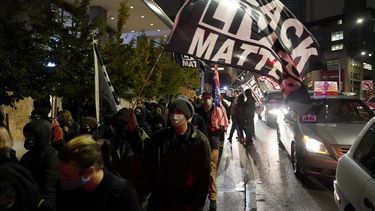 Seguidores de Trump piden parar conteo en Michigan y Arizona